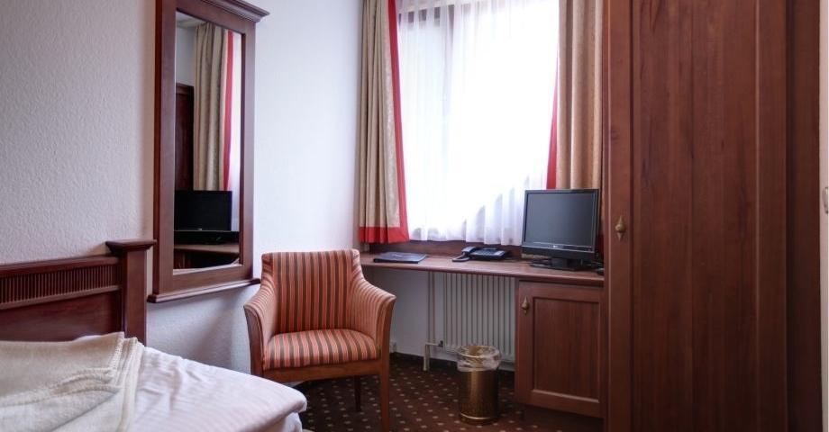 بوتسدام Garni-Hotel Kranich الغرفة الصورة